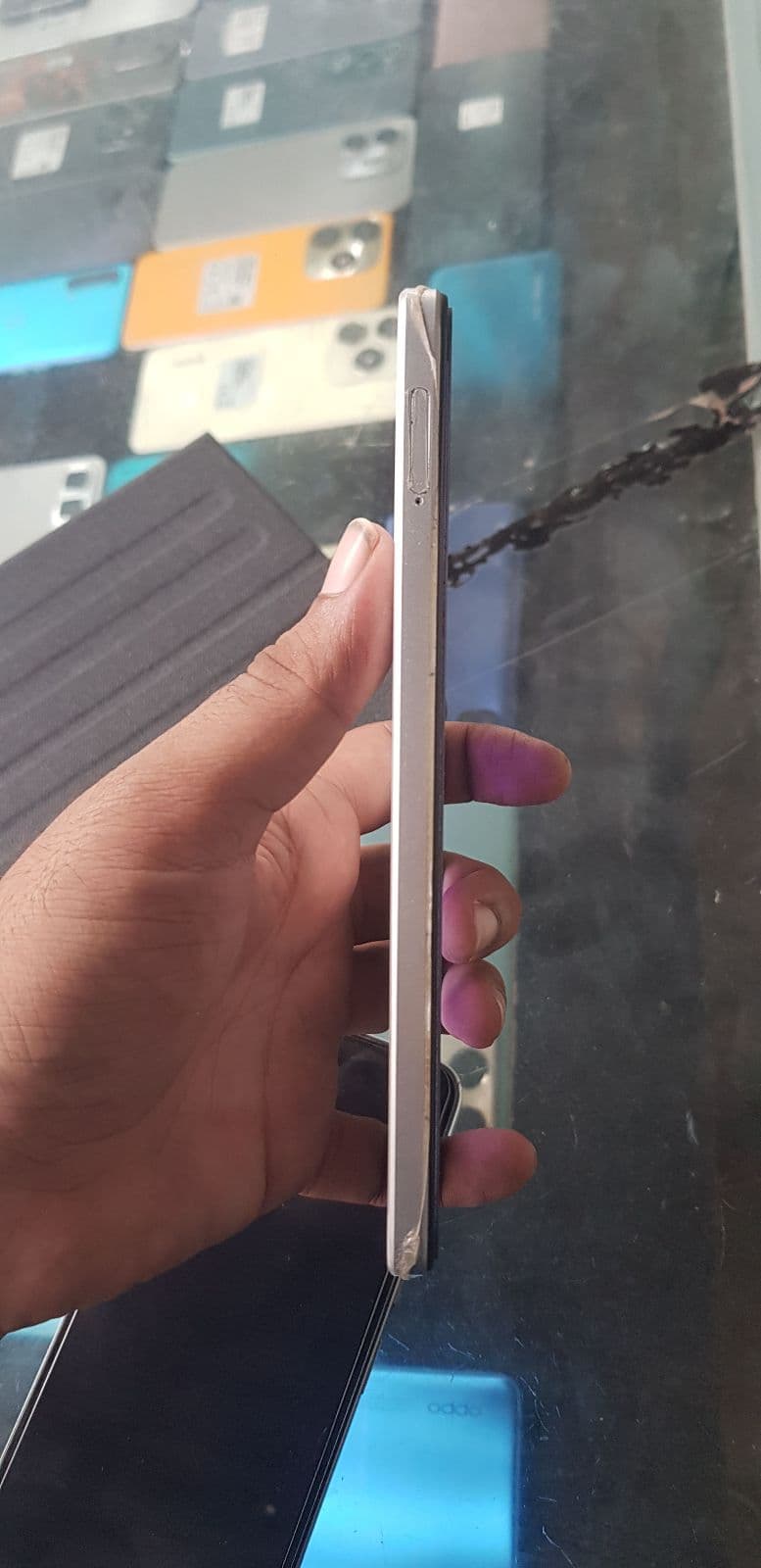 Oppo A3 6GB / 256GB in Starlight White — photo 3