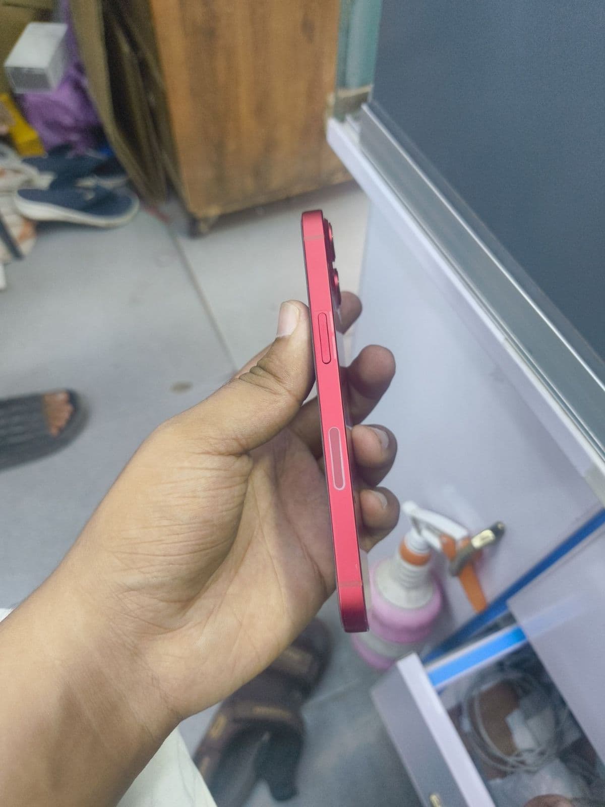 Apple iPhone 13 256GB in (PRODUCT)RED — photo 3