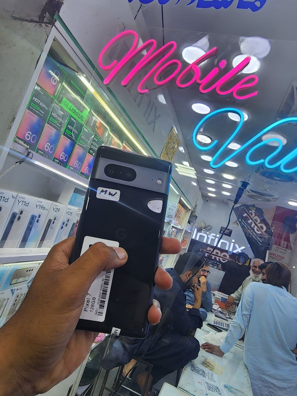 Google Pixel 7 8GB / 128GB in Obsidian — photo 2