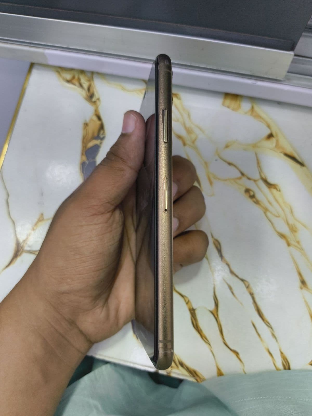 Apple iPhone 11 Pro Max 256GB in Gold — photo 3