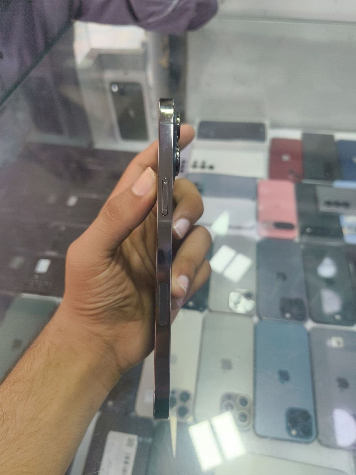 Apple iPhone 13 Pro Max 256GB in Graphite — photo 2