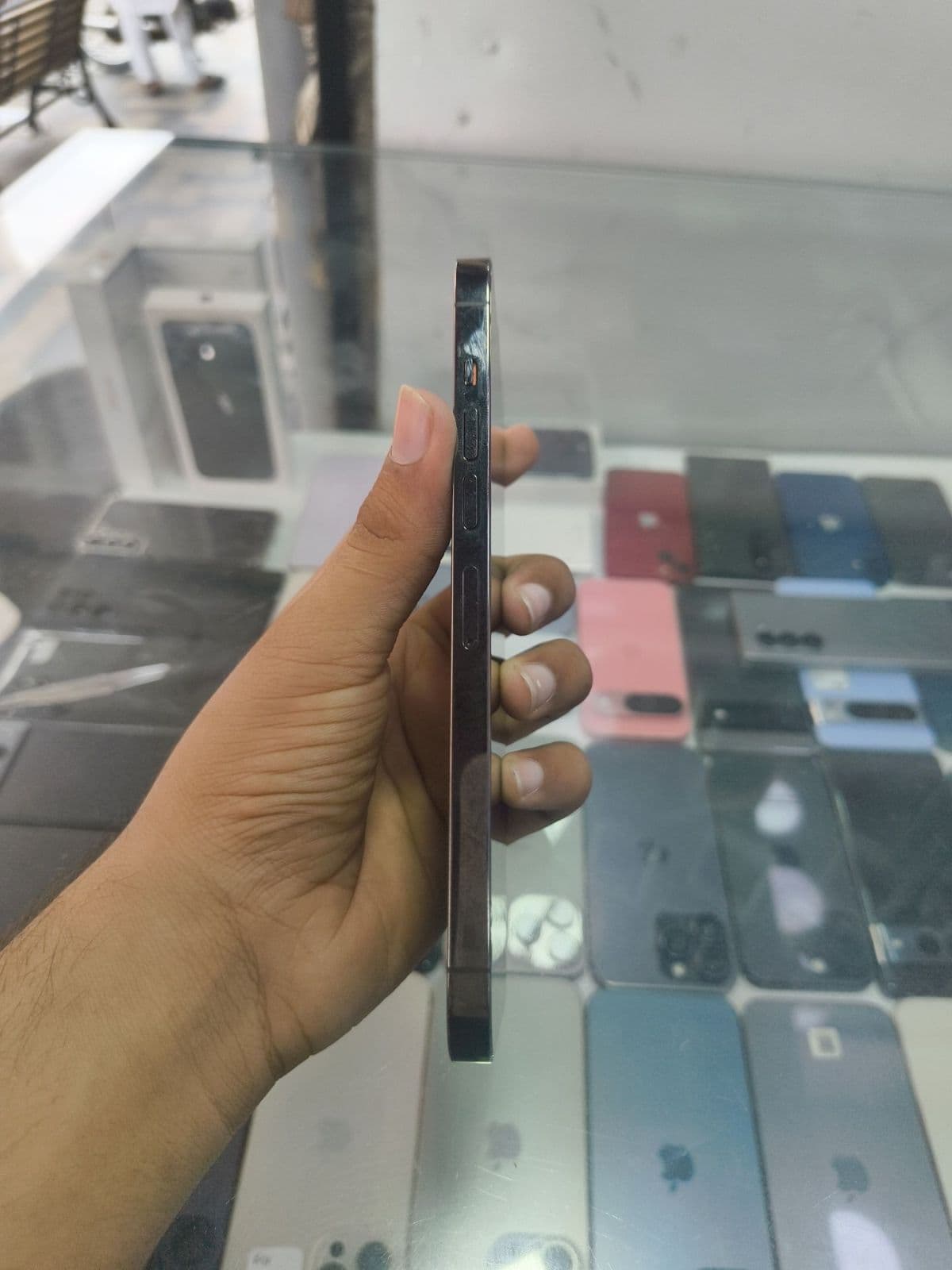 Apple iPhone 13 Pro Max 256GB in Graphite — photo 4