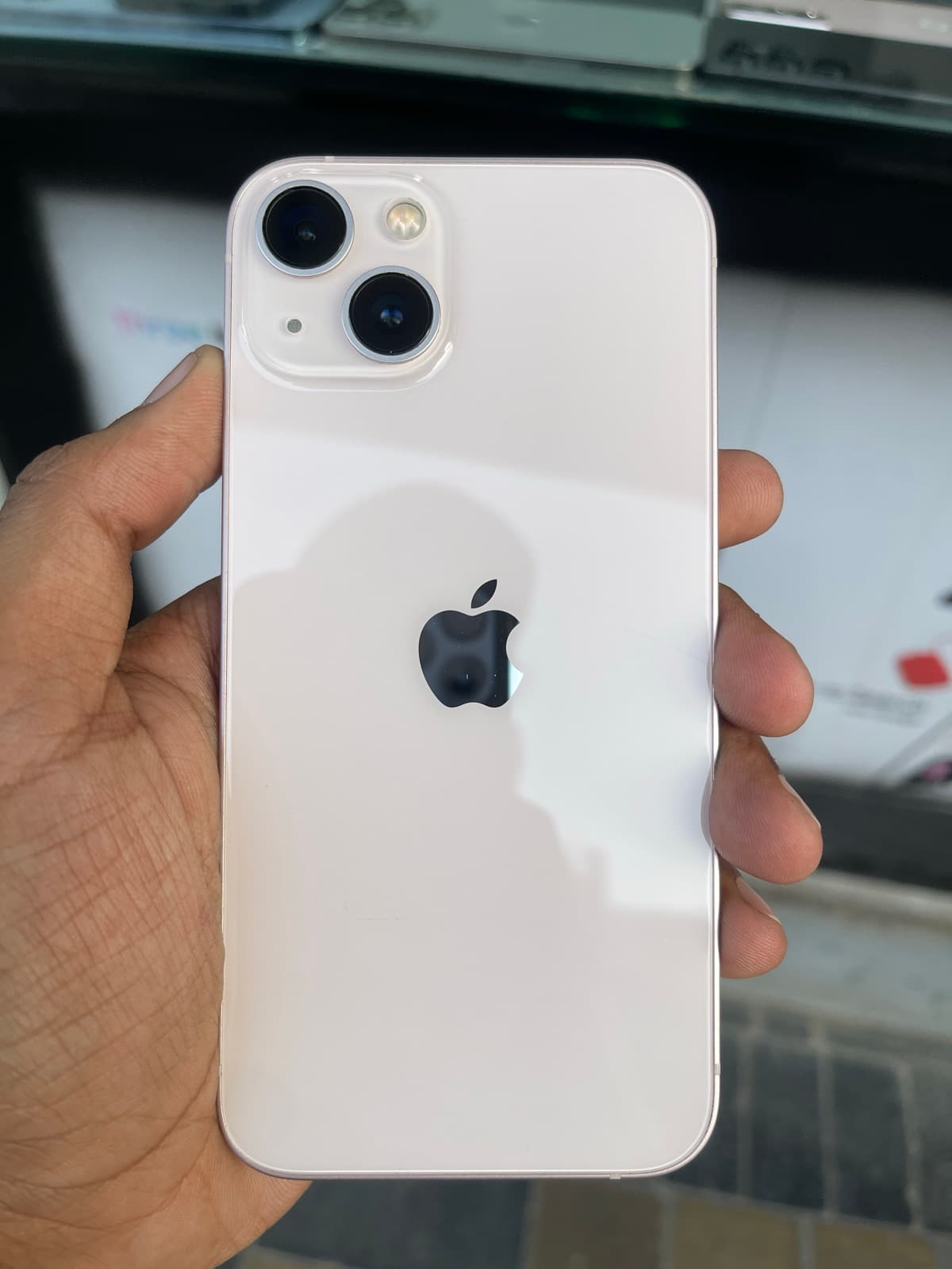 Apple iPhone 13 128GB in Pink — photo 1