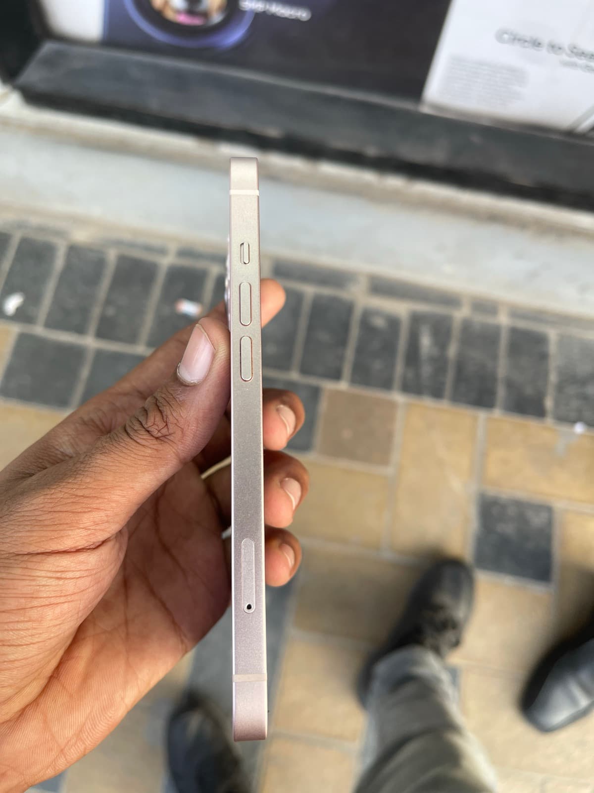 Apple iPhone 13 128GB in Pink — photo 4
