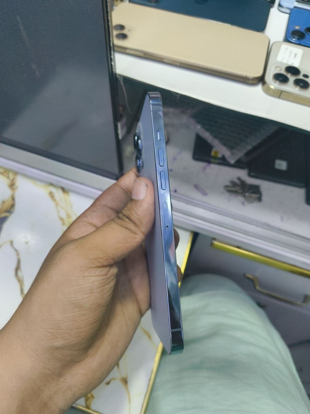 Apple iPhone 13 Pro Max 256GB in Sierra Blue — photo 4