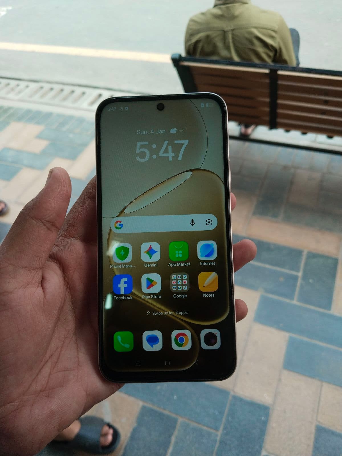 Oppo A6 8GB / 256GB in Aurora Gold — photo 2