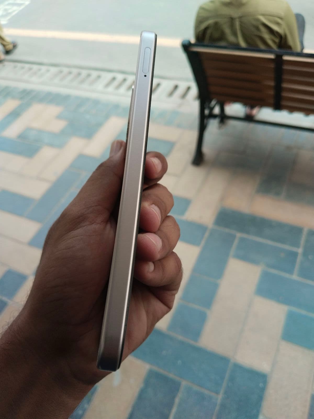 Oppo A6 8GB / 256GB in Aurora Gold — photo 5