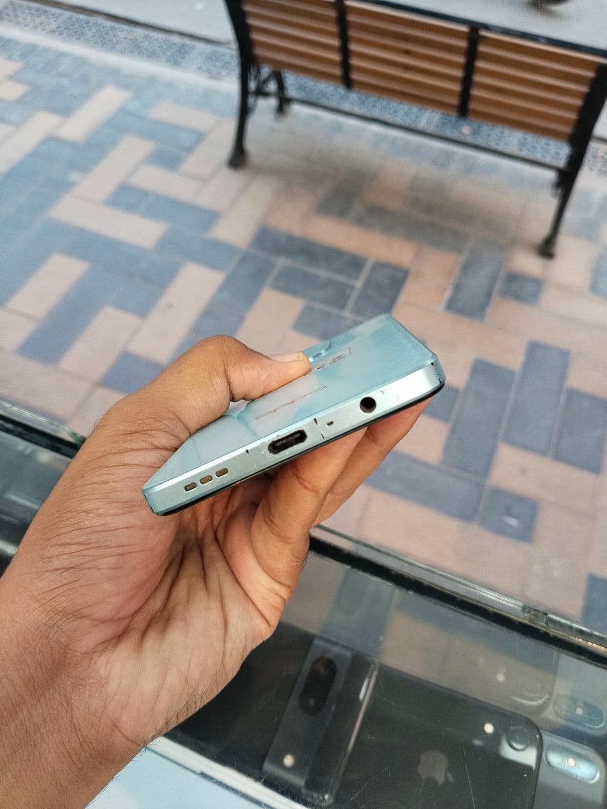 Oppo A3x 4GB / 64GB in Ocean Blue — photo 4