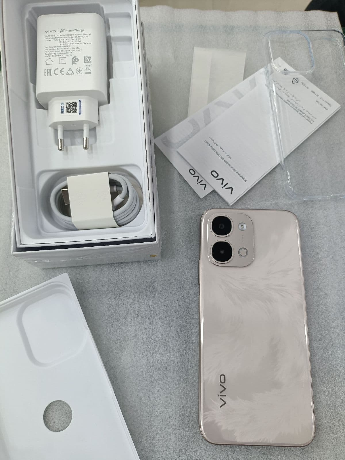 Vivo Y31d 8GB / 128GB in Glow White — photo 3