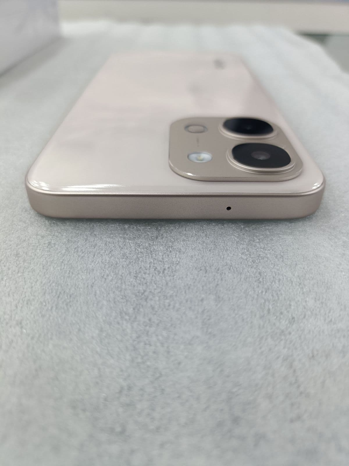 Vivo Y31d 8GB / 128GB in Glow White — photo 2