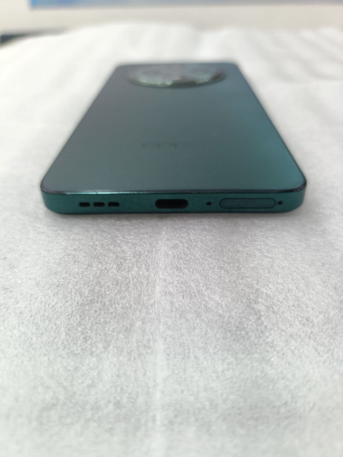 Oppo Reno 12 F 5G 12GB / 256GB in Olive Green — photo 2