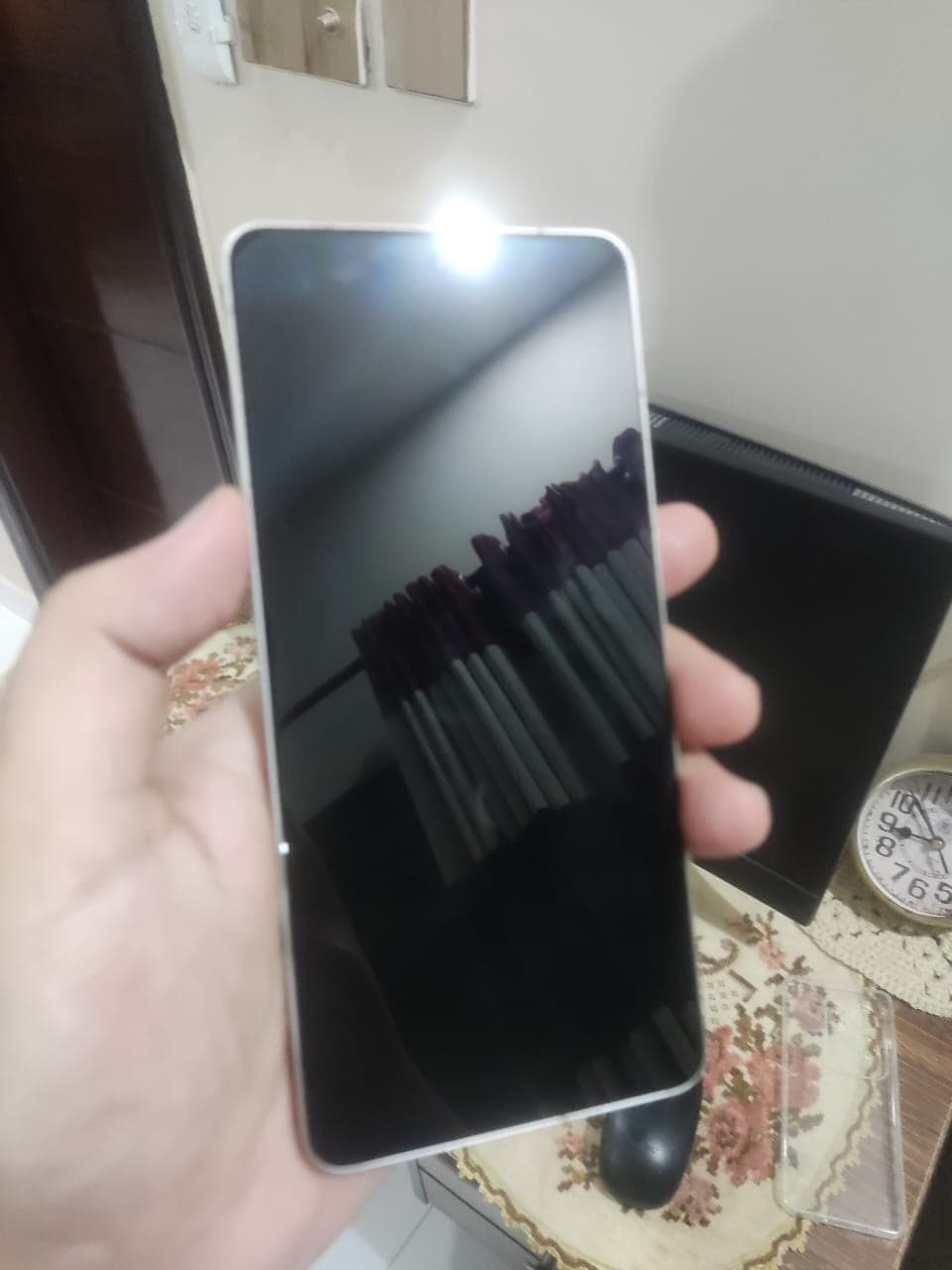 Realme GT 6 12GB / 256GB in Fluid Silver — photo 2