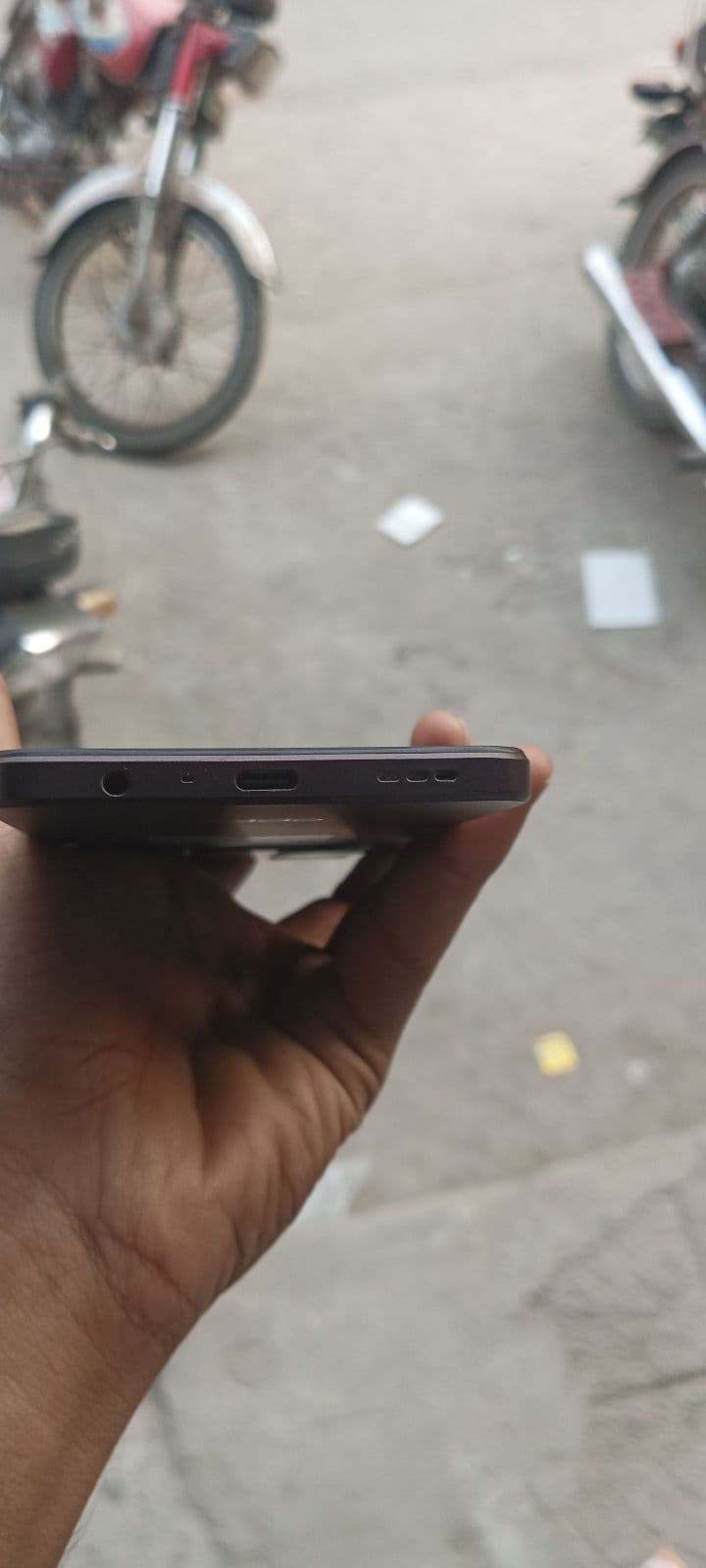 Oppo A5i 4GB / 64GB in Titanium Purple — photo 3