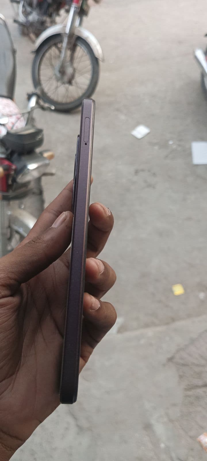 Oppo A5i 4GB / 64GB in Titanium Purple — photo 4