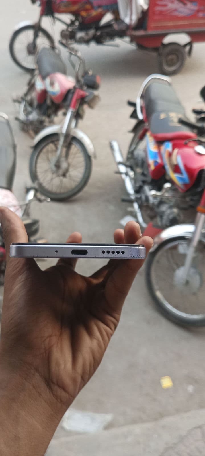Xiaomi Redmi 14C 6GB / 128GB in Dreamy Purple — photo 3
