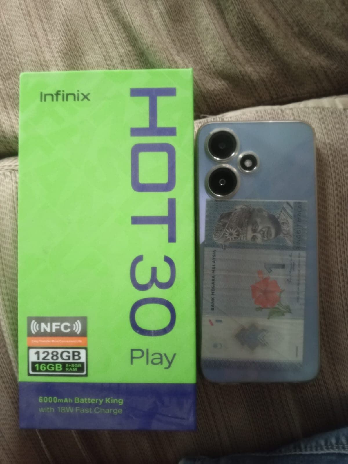 Infinix Hot 30 Play 8GB / 128GB in Bora Purple — photo 3