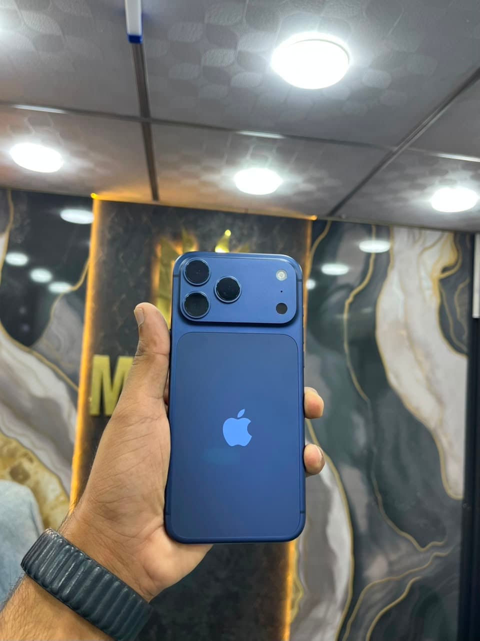 Apple iPhone 17 Pro Max 1TB in Deep Blue — photo 4