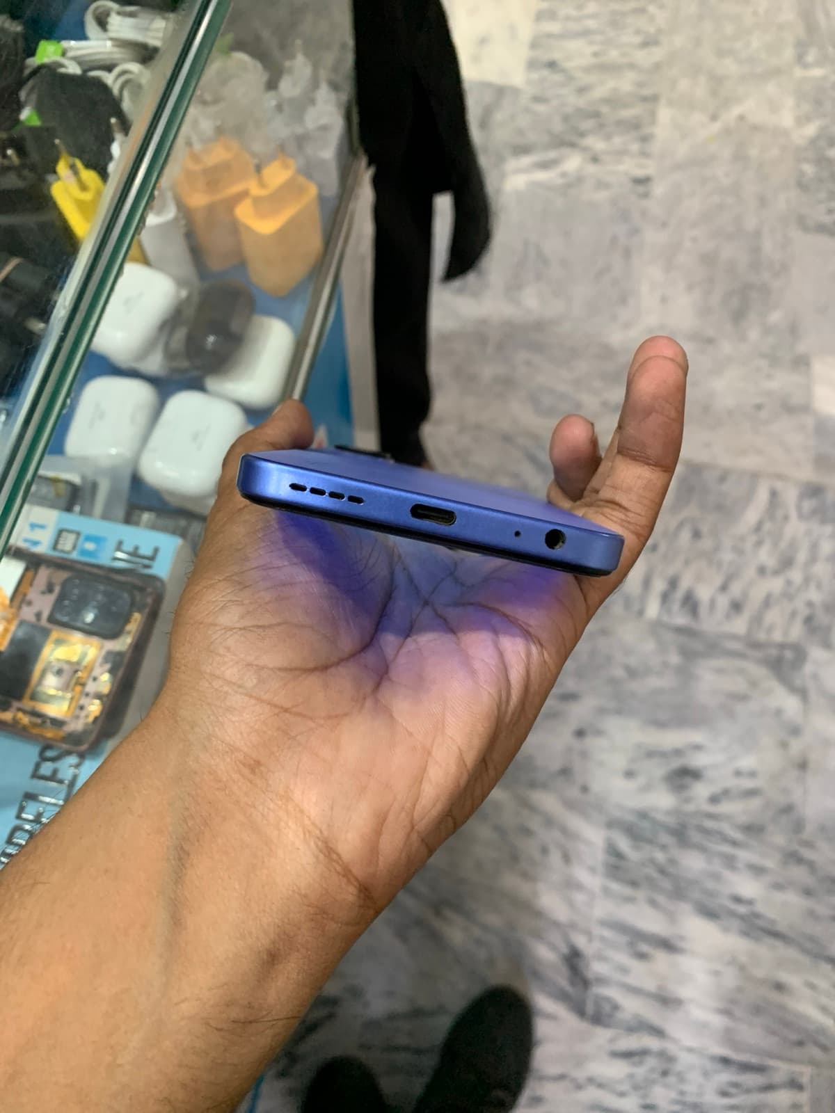 Infinix Smart 10 4GB / 64GB in Iris Blue — photo 3