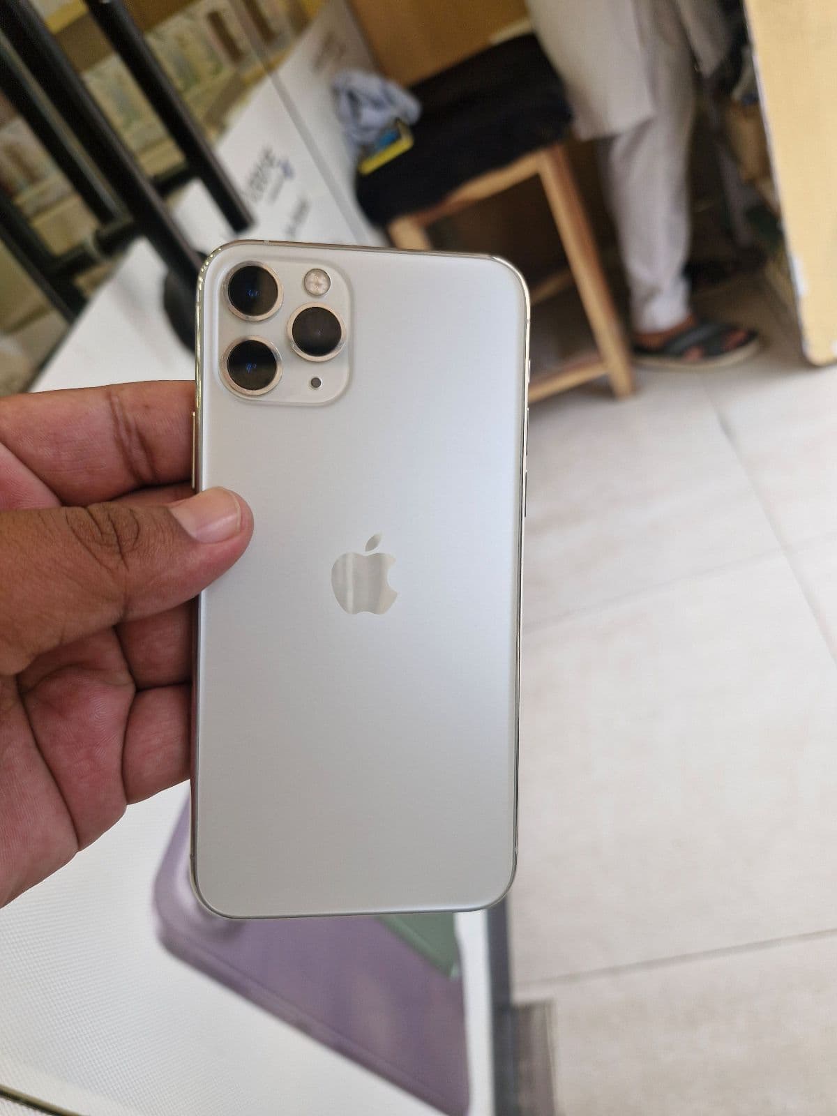 Apple iPhone 11 Pro 256GB in Silver — photo 3