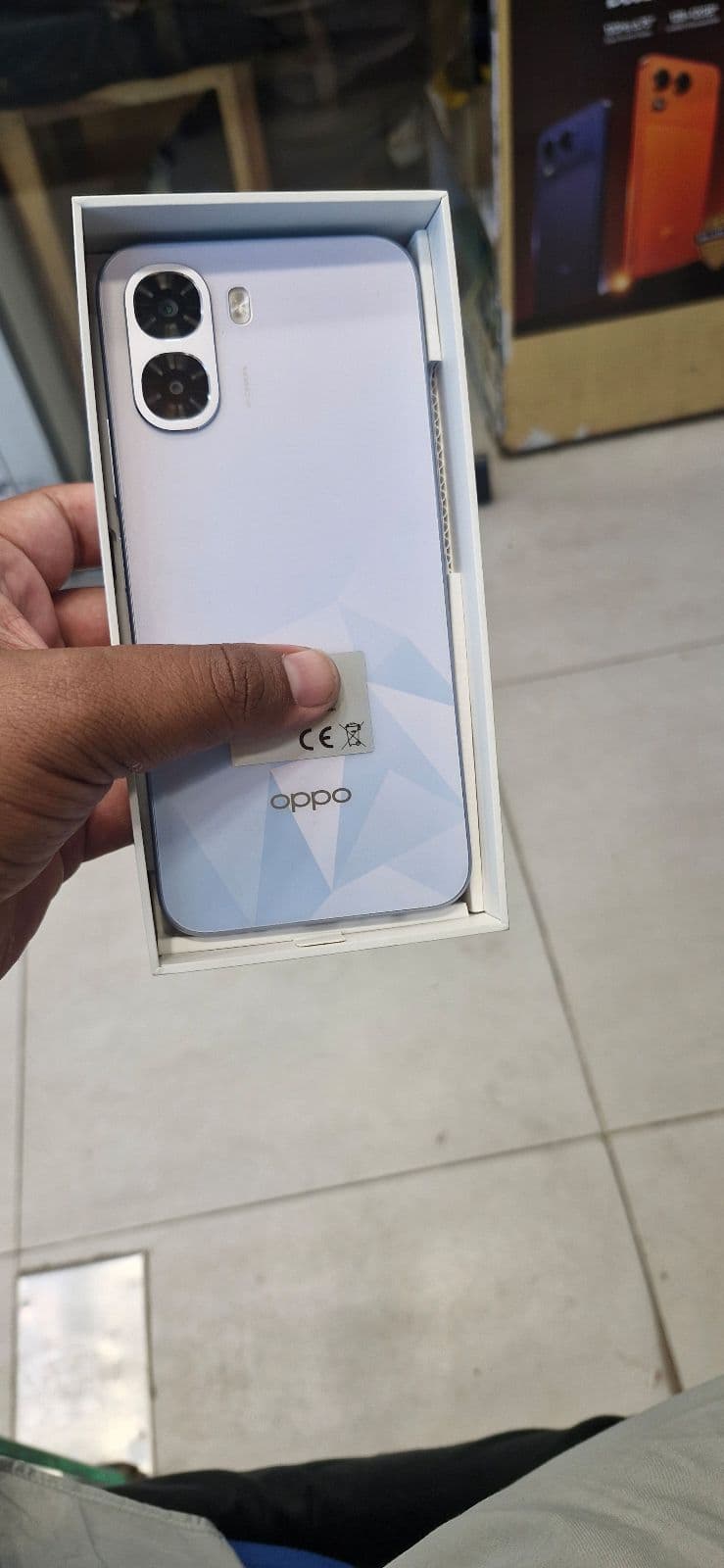 Oppo A6k 6GB / 128GB in Crystal Blue — photo 3