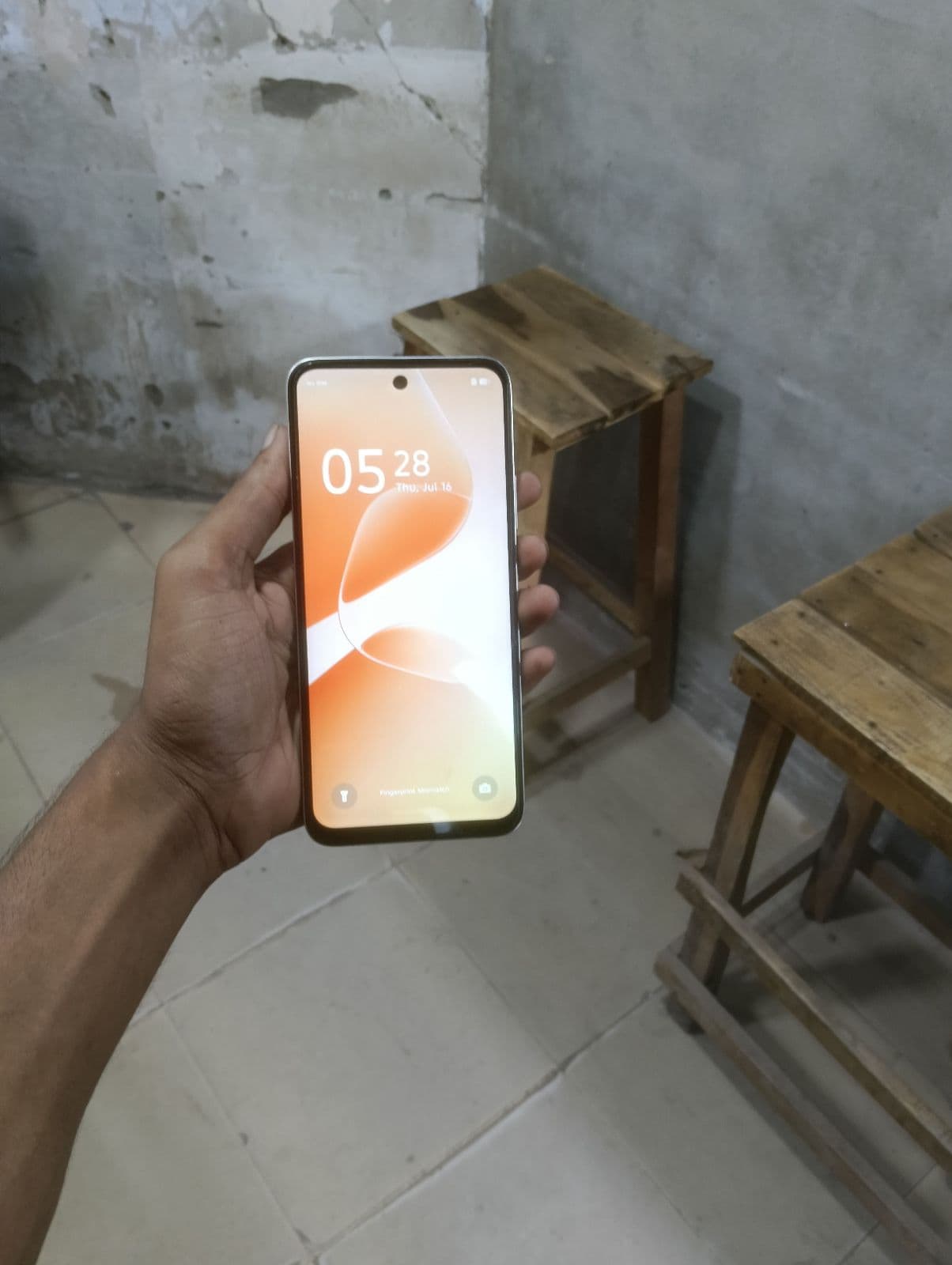 Infinix Hot 60i 6GB / 128GB in Titanium Silver — photo 2