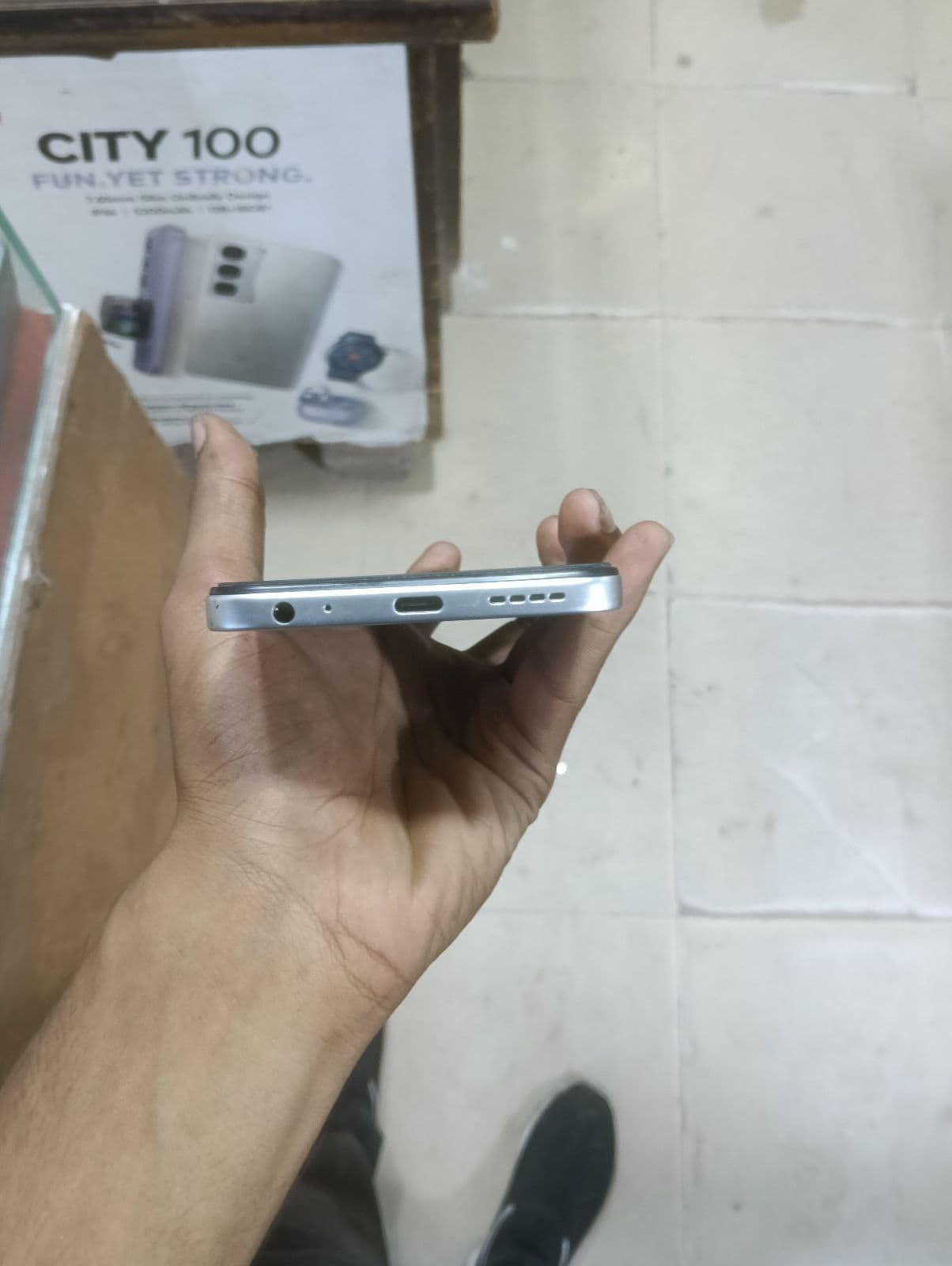 Infinix Hot 60i 6GB / 128GB in Titanium Silver — photo 3