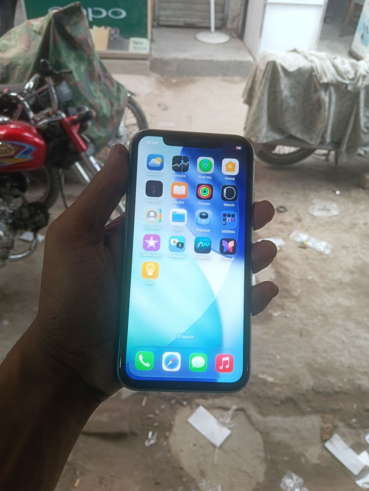 Apple iPhone 11 64GB in Green — photo 2