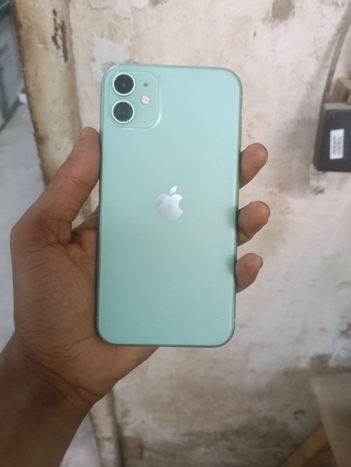 Apple iPhone 11 64GB in Green — photo 3