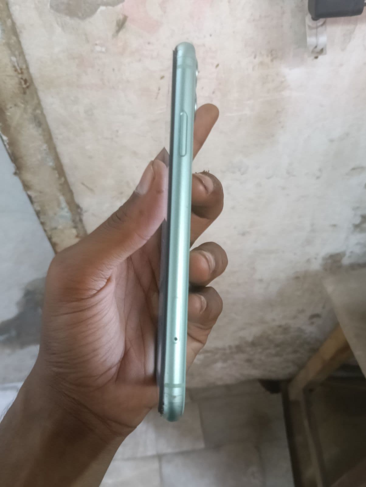 Apple iPhone 11 64GB in Green — photo 5
