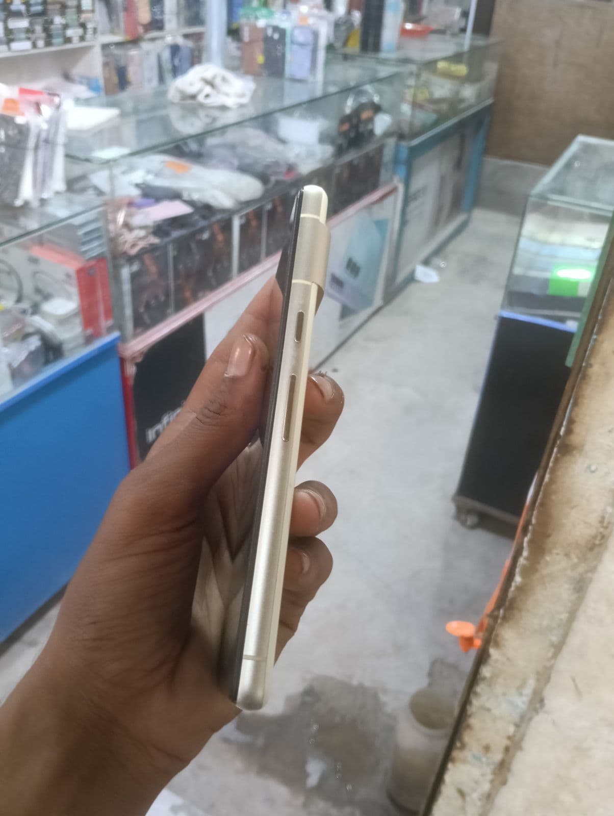 Google Pixel 7 8GB / 128GB in Lemongrass — photo 3