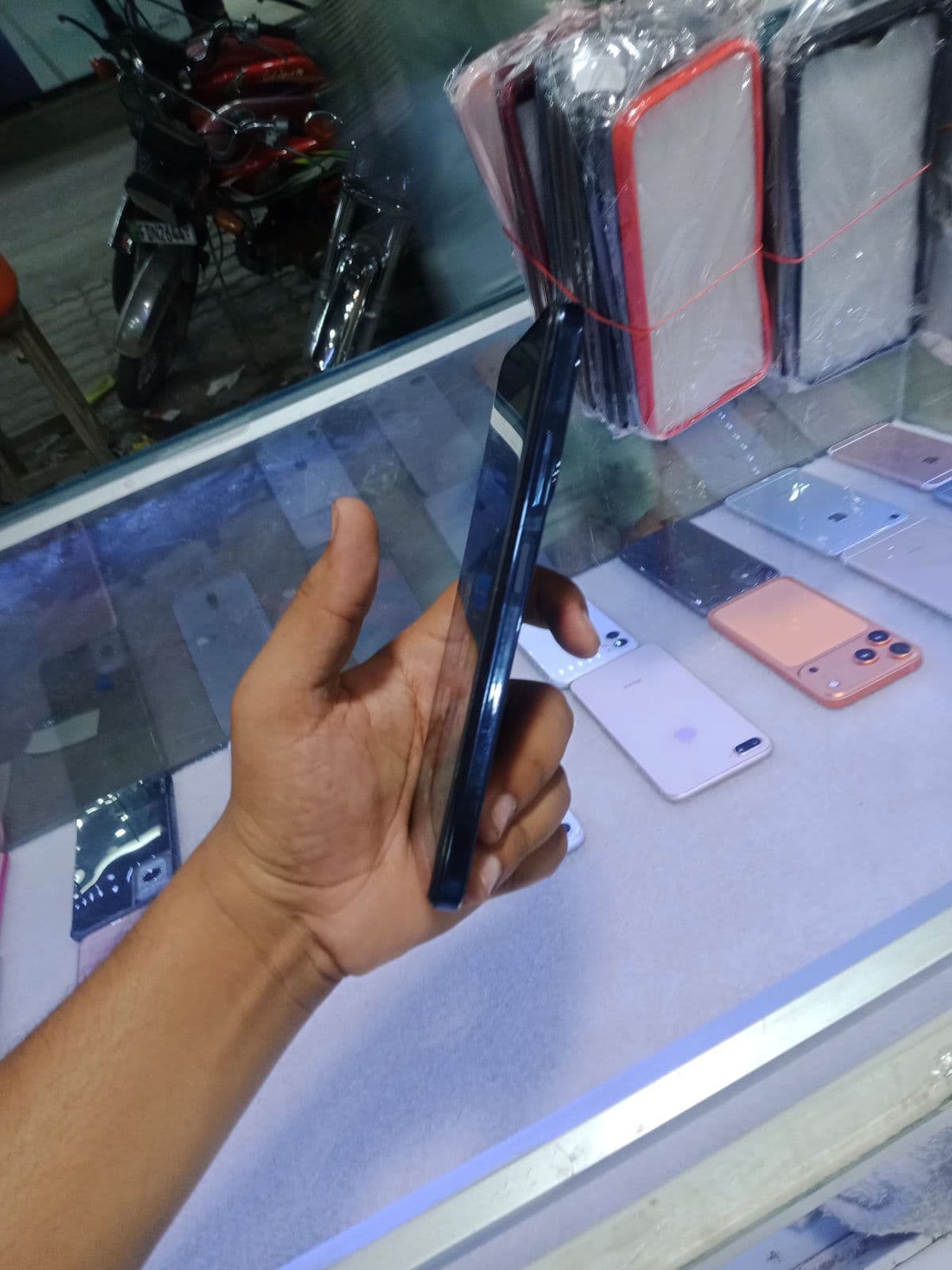 Infinix Hot 40i 8GB / 256GB in Palm Blue — photo 3