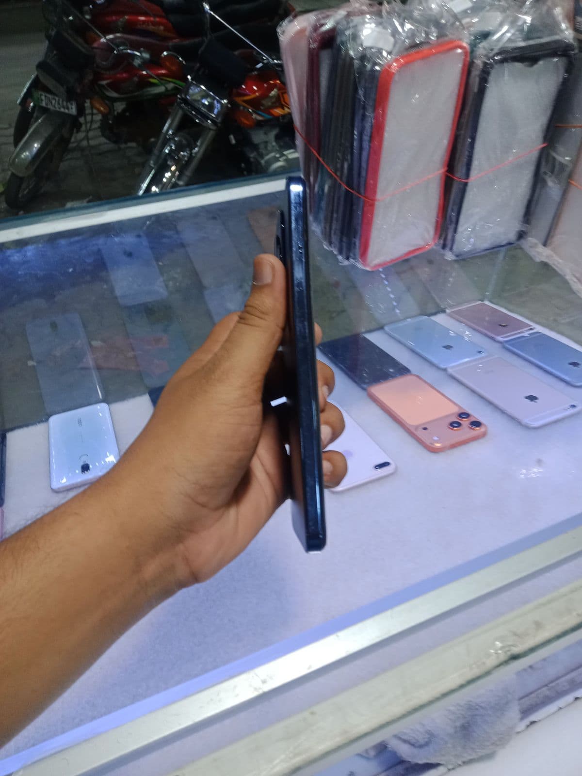 Infinix Hot 40i 8GB / 256GB in Palm Blue — photo 4