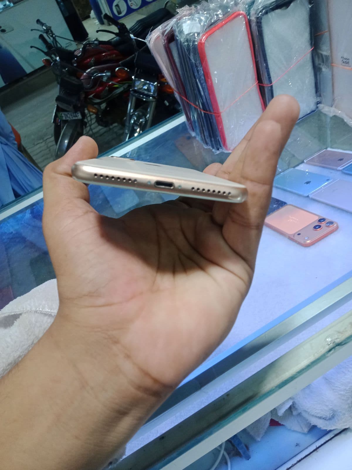 Apple iPhone 8 Plus 64GB in Silver — photo 3