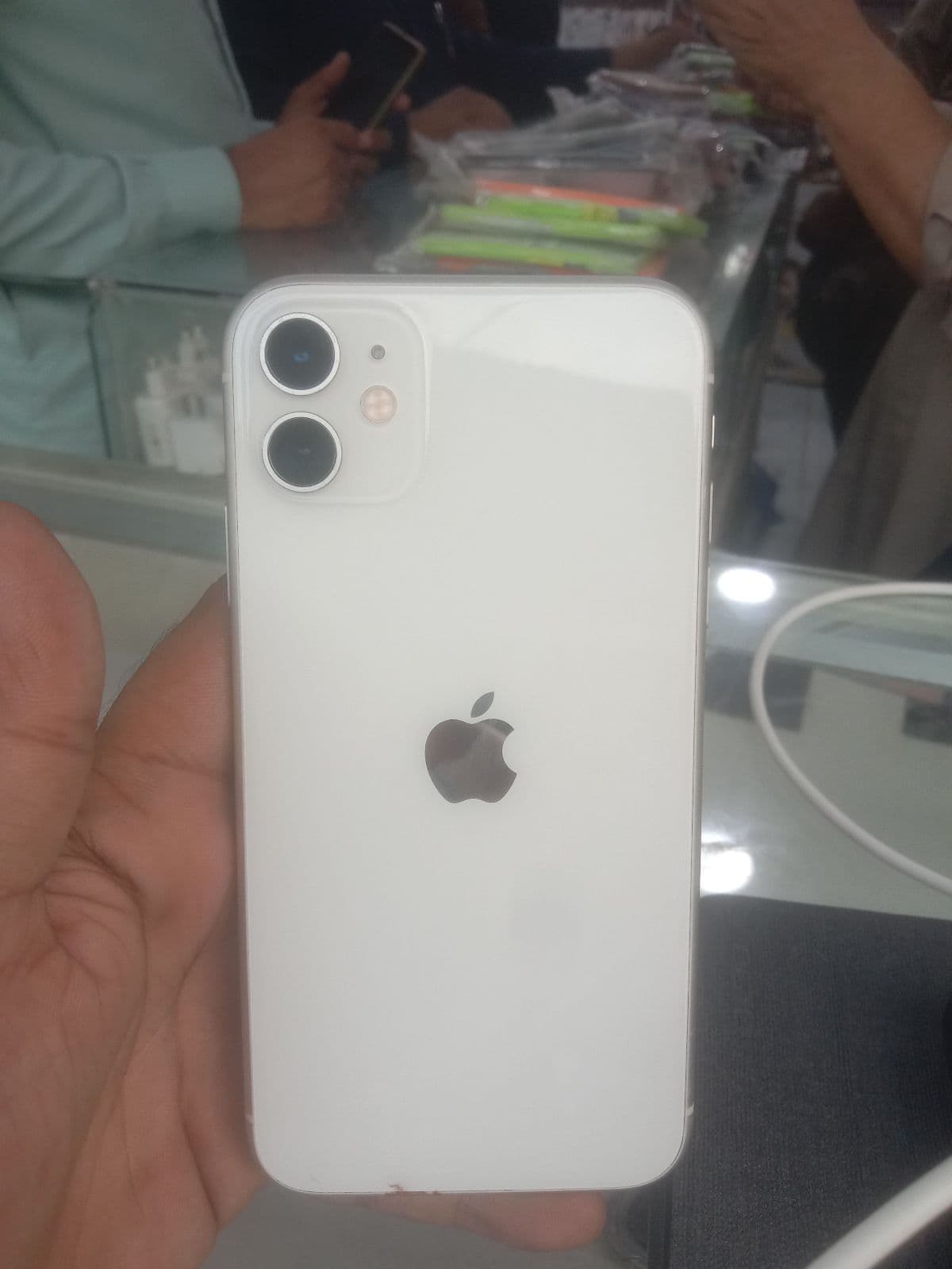 Apple iPhone 11 64GB in White — photo 2