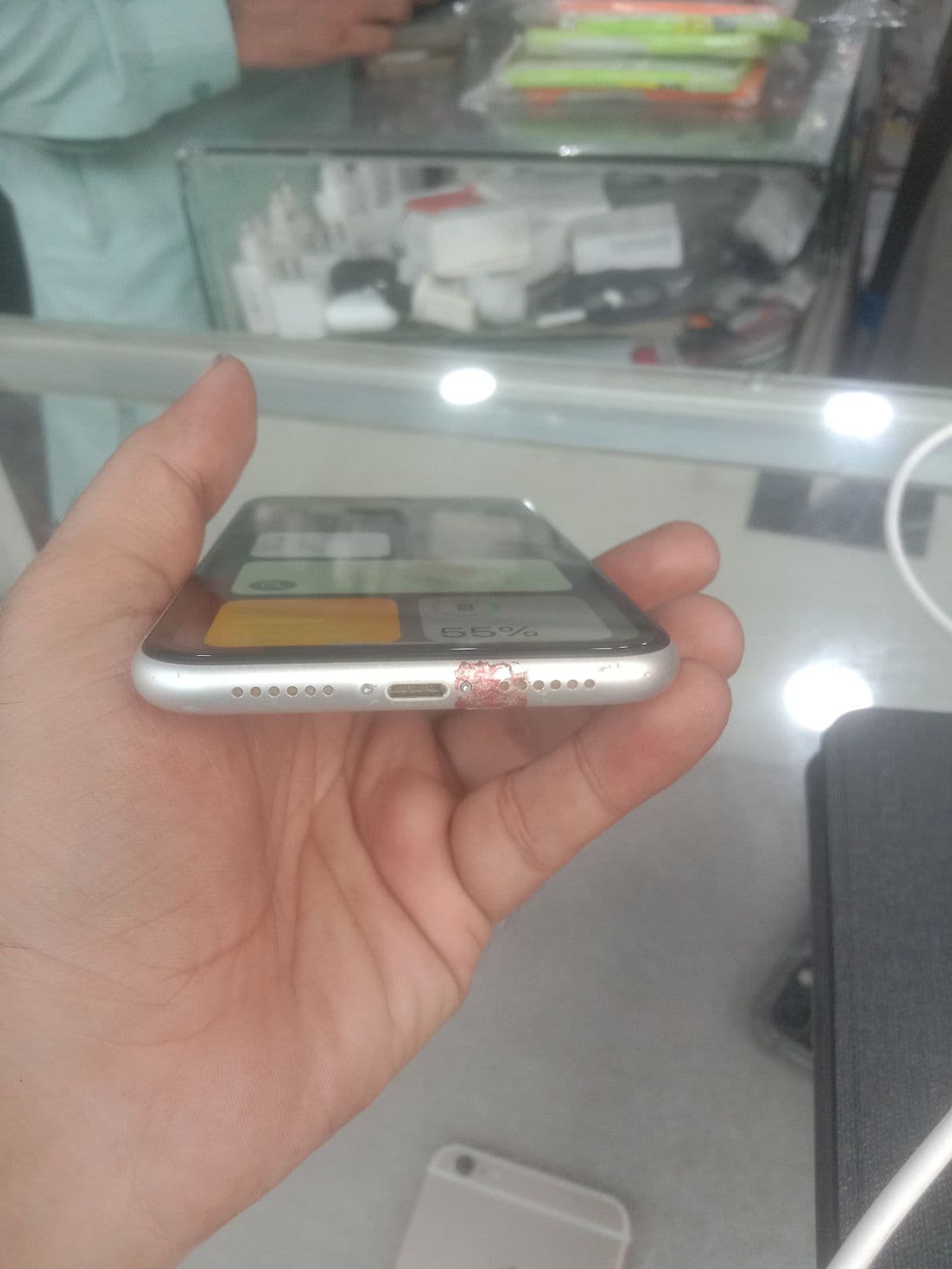 Apple iPhone 11 64GB in White — photo 5