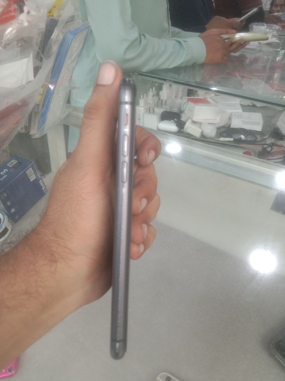 Apple iPhone 11 128GB in Black — photo 4