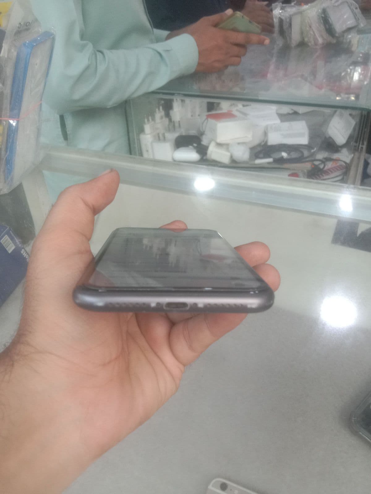 Apple iPhone 11 128GB in Black — photo 5