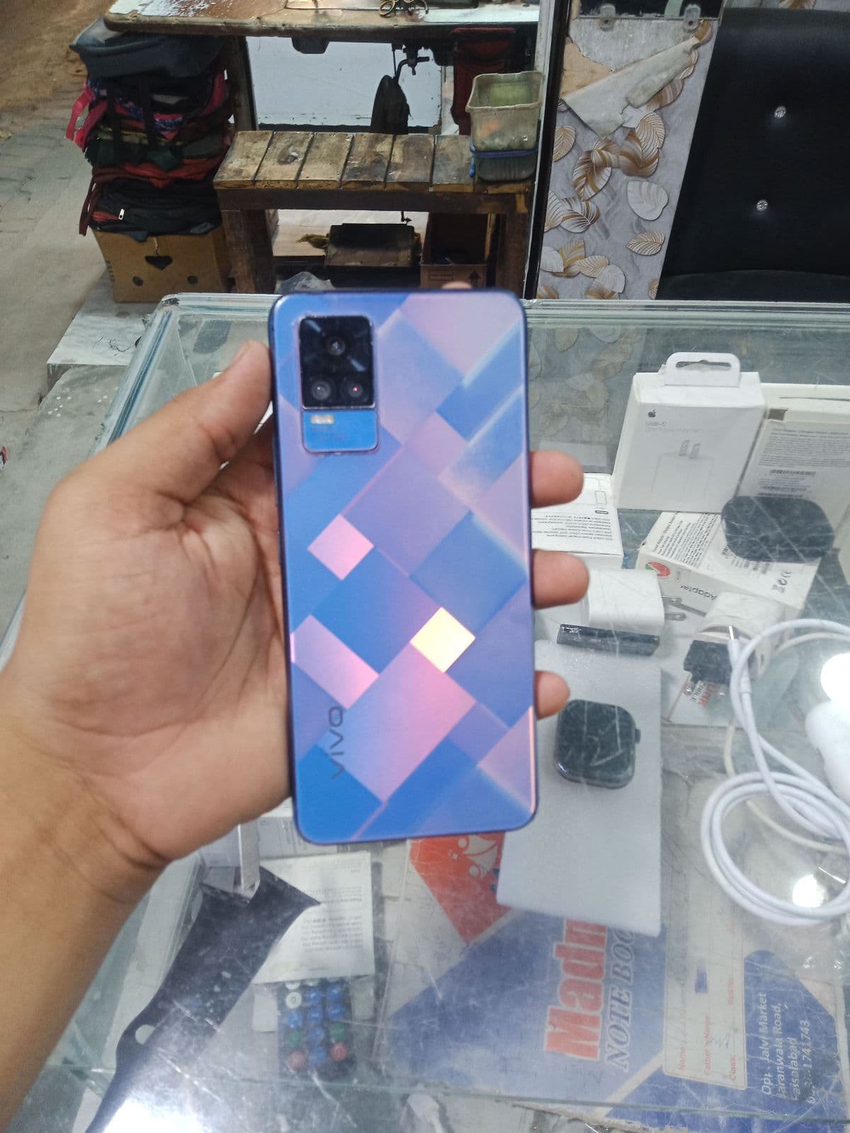 Vivo V21e · 8GB / 128GB