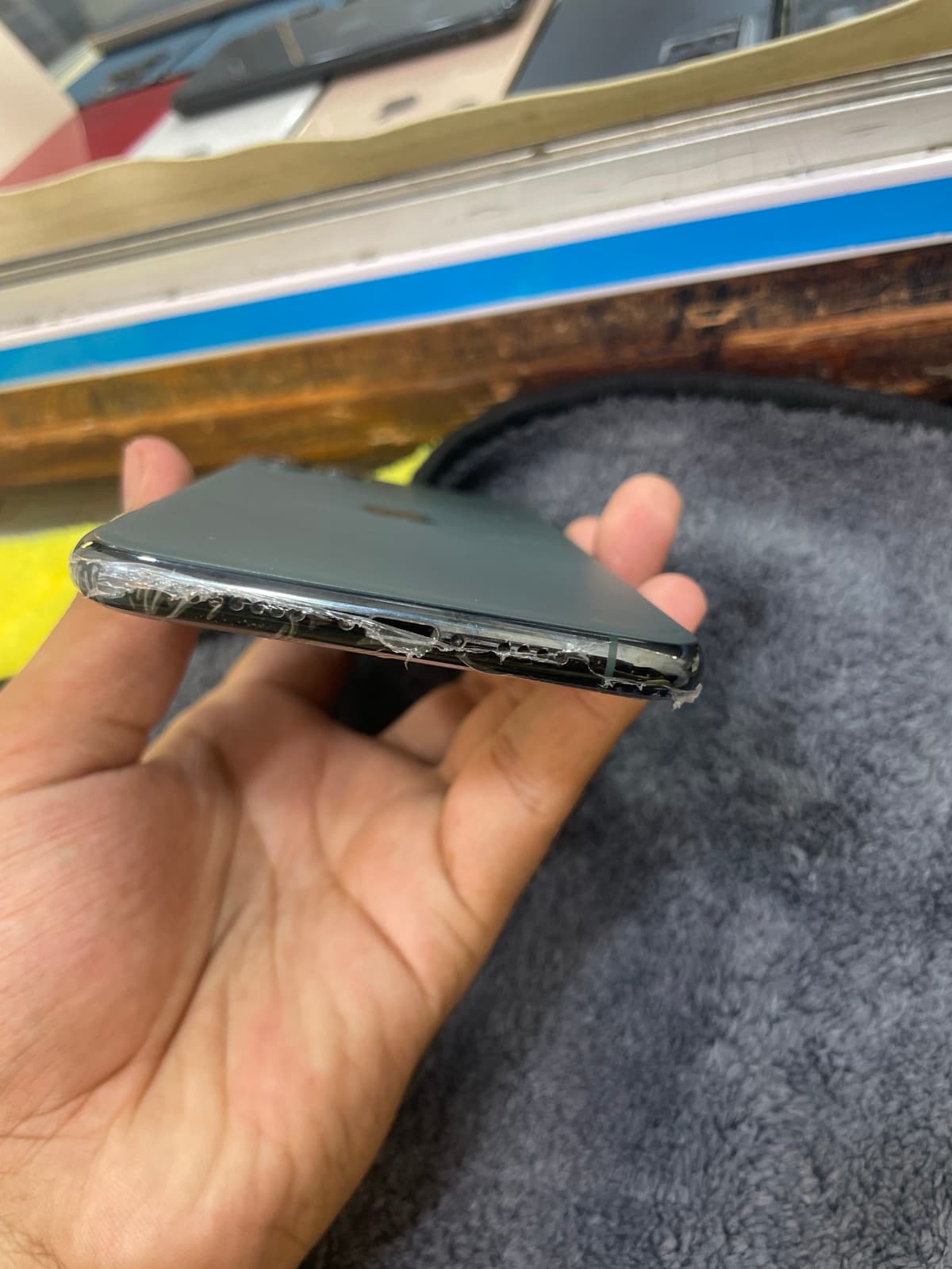 Apple iPhone 11 Pro Max 64GB in Midnight Green — photo 2