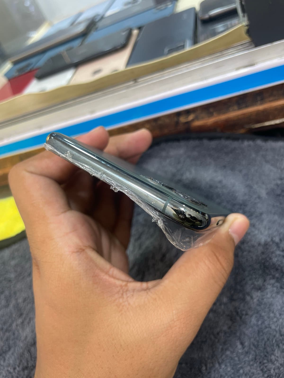 Apple iPhone 11 Pro Max 64GB in Midnight Green — photo 3