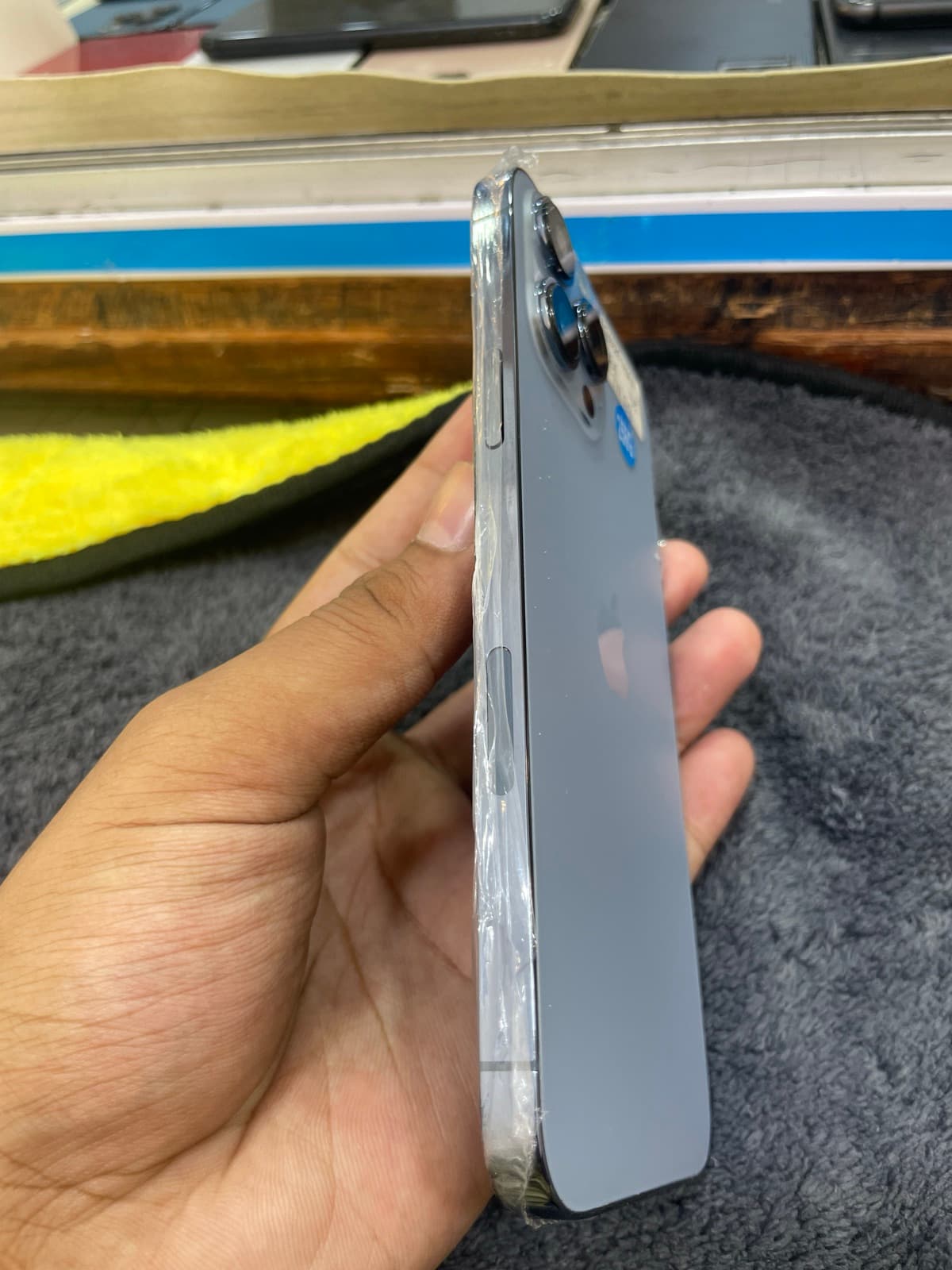 Apple iPhone 13 Pro Max 256GB in Sierra Blue — photo 2