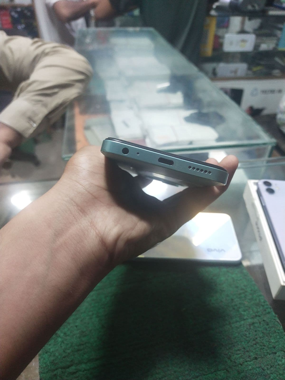 Tecno Spark Go 1 4GB / 64GB in Glittery White — photo 3