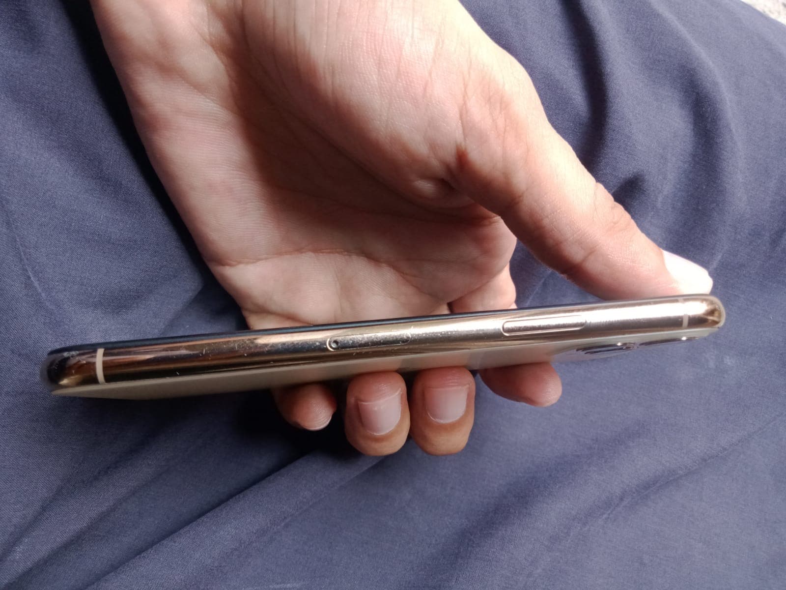 Apple iPhone 11 Pro 256GB in Gold — photo 4