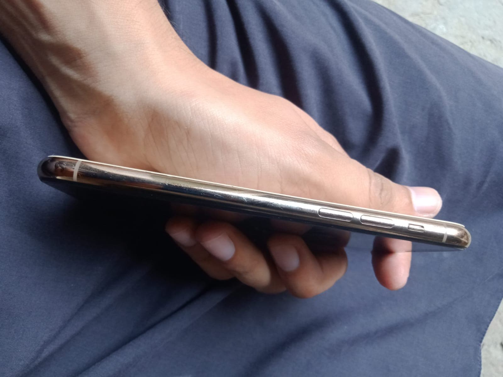 Apple iPhone 11 Pro 256GB in Gold — photo 5