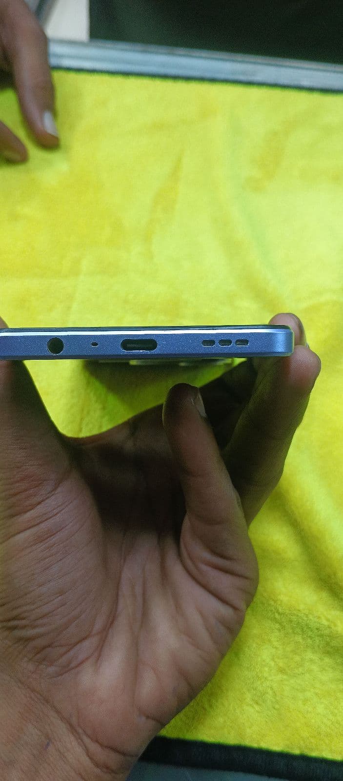 Oppo A5i 4GB / 128GB in Titanium Purple — photo 5