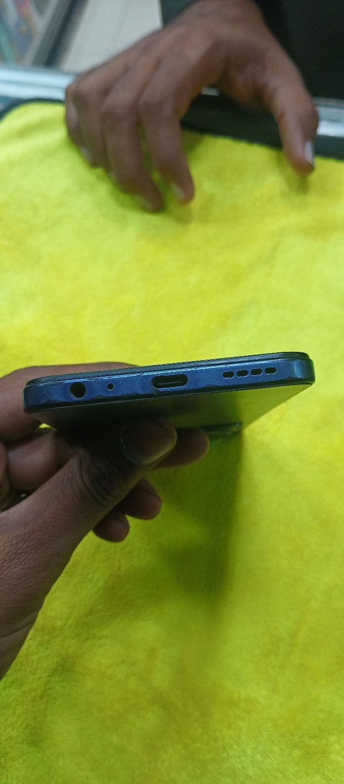 vivo Y35 8GB/128GB in Agate Black — photo 5