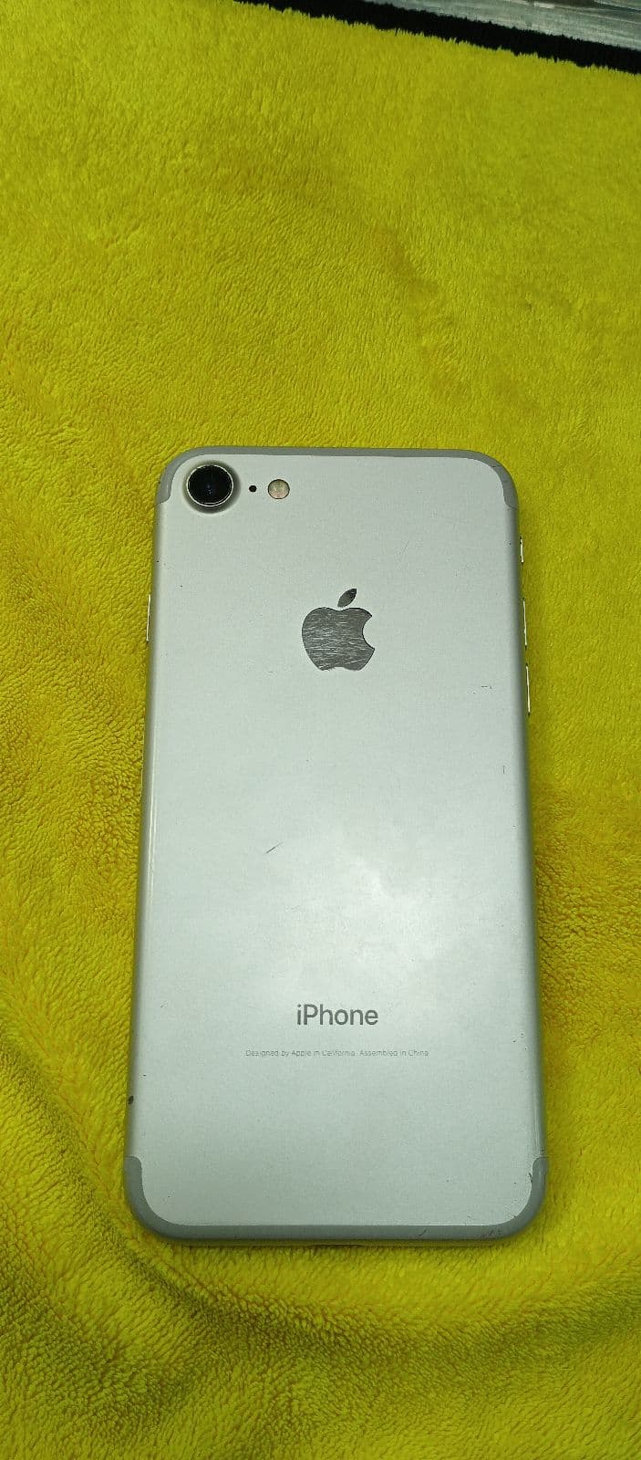 iPhone 7 · 128GB