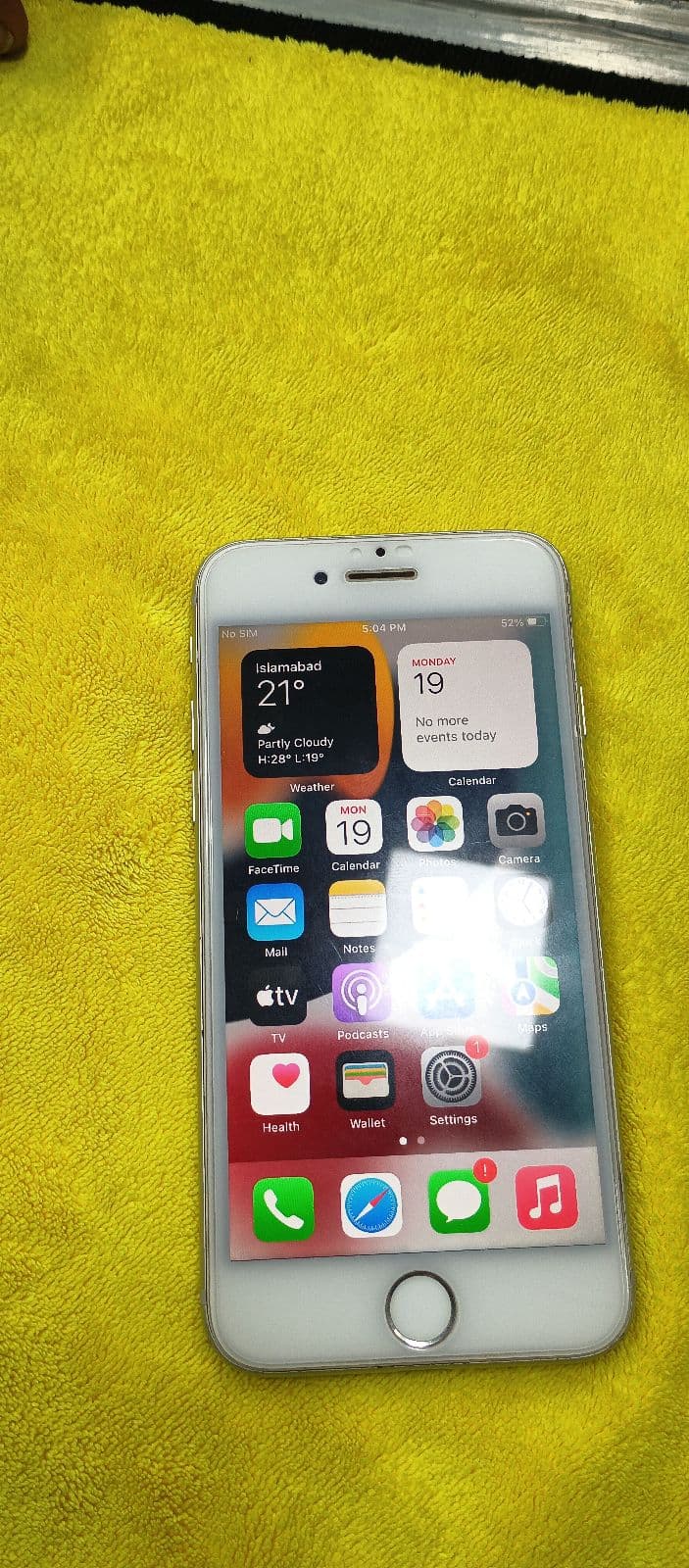 Apple iPhone 7 128GB in Silver — photo 2
