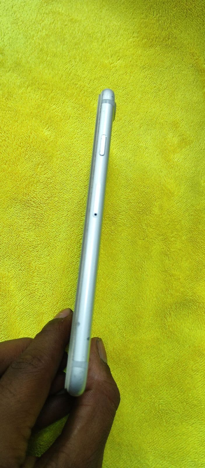 Apple iPhone 7 128GB in Silver — photo 3