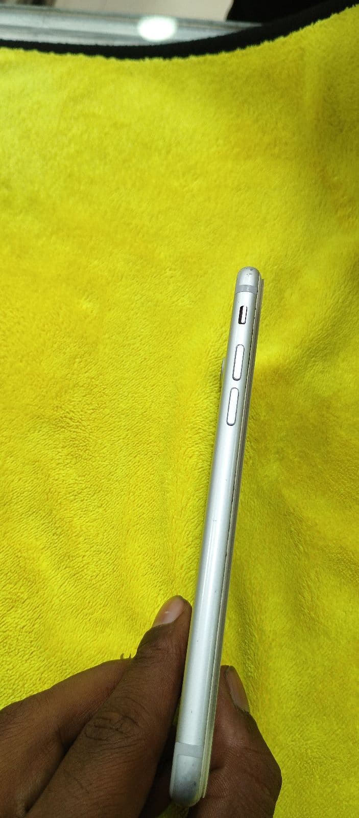 Apple iPhone 7 128GB in Silver — photo 4